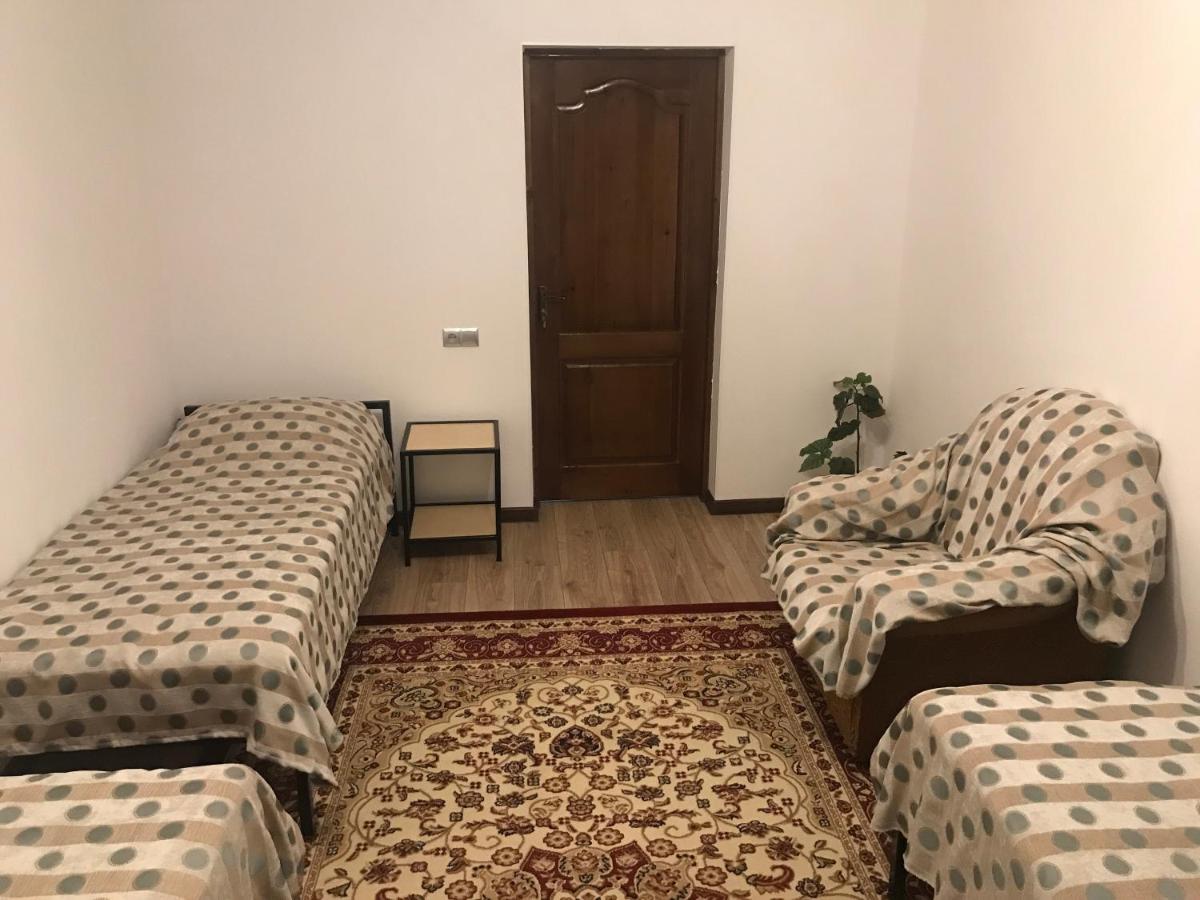 Agyn Guest House Каракол Екстер'єр фото